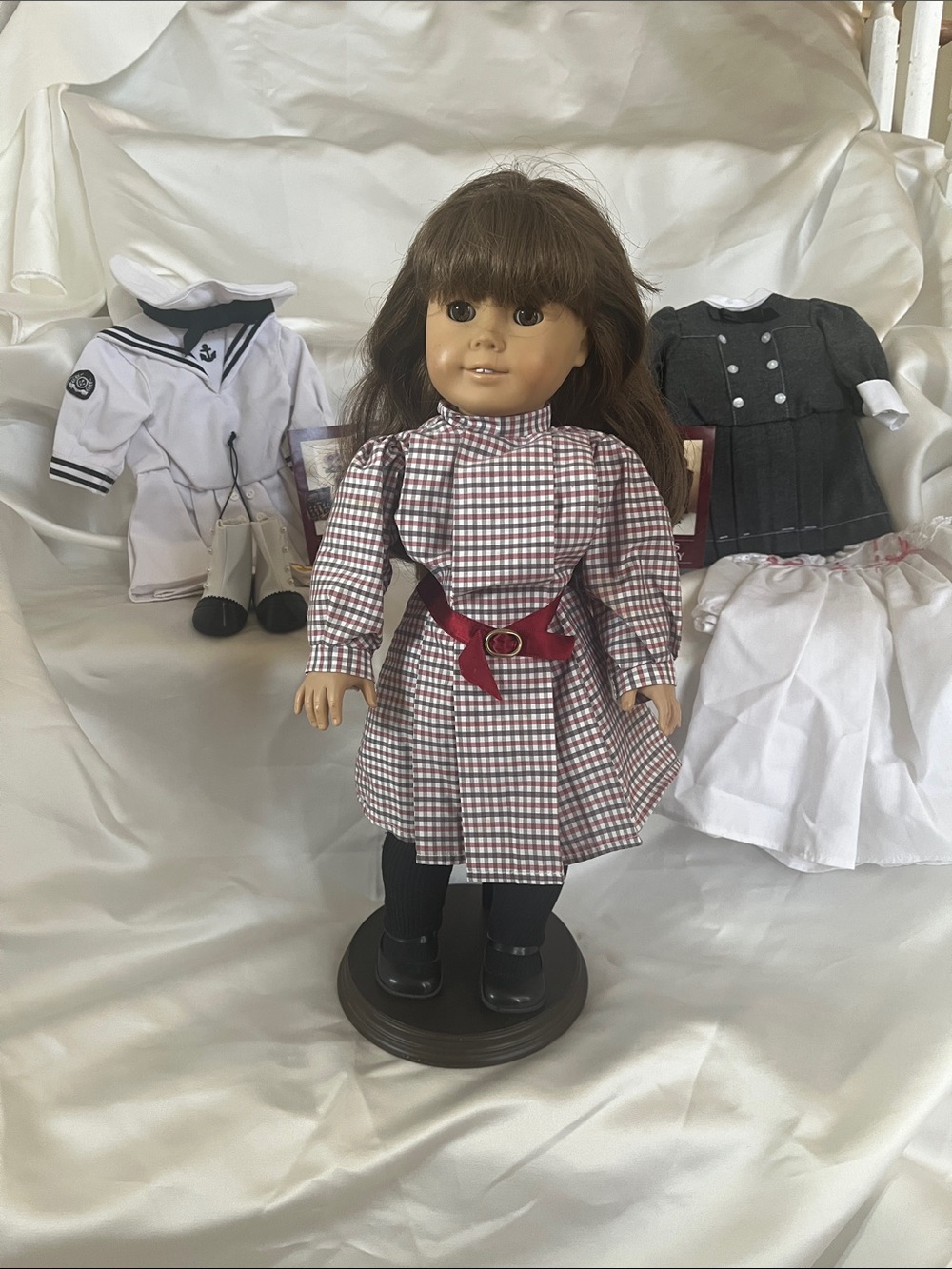 Pleasant Company Samantha Doll with outfits. Early edition of American Girl doll